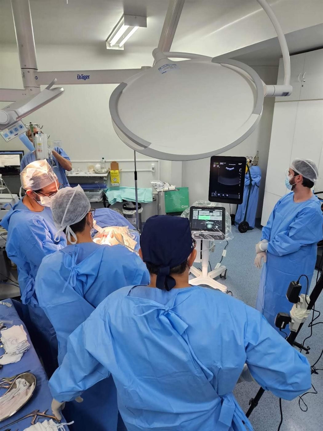 Cirurgia ao vivo transmitida durante o curso
